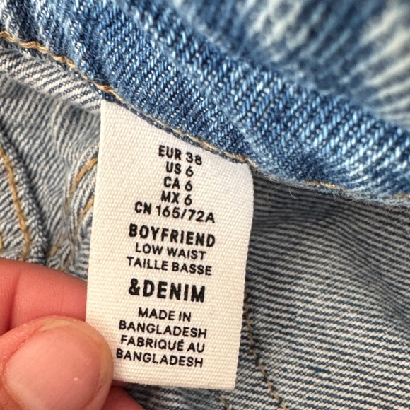 Men's Relaxed Fit Distressed Denim Jeans - Picture 9 of 11